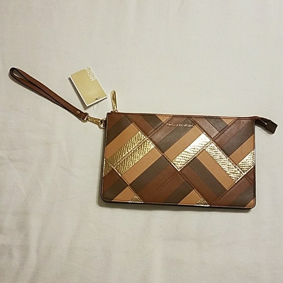 Michael Kors Handbags - Marquertry Patchwrk Wristlet